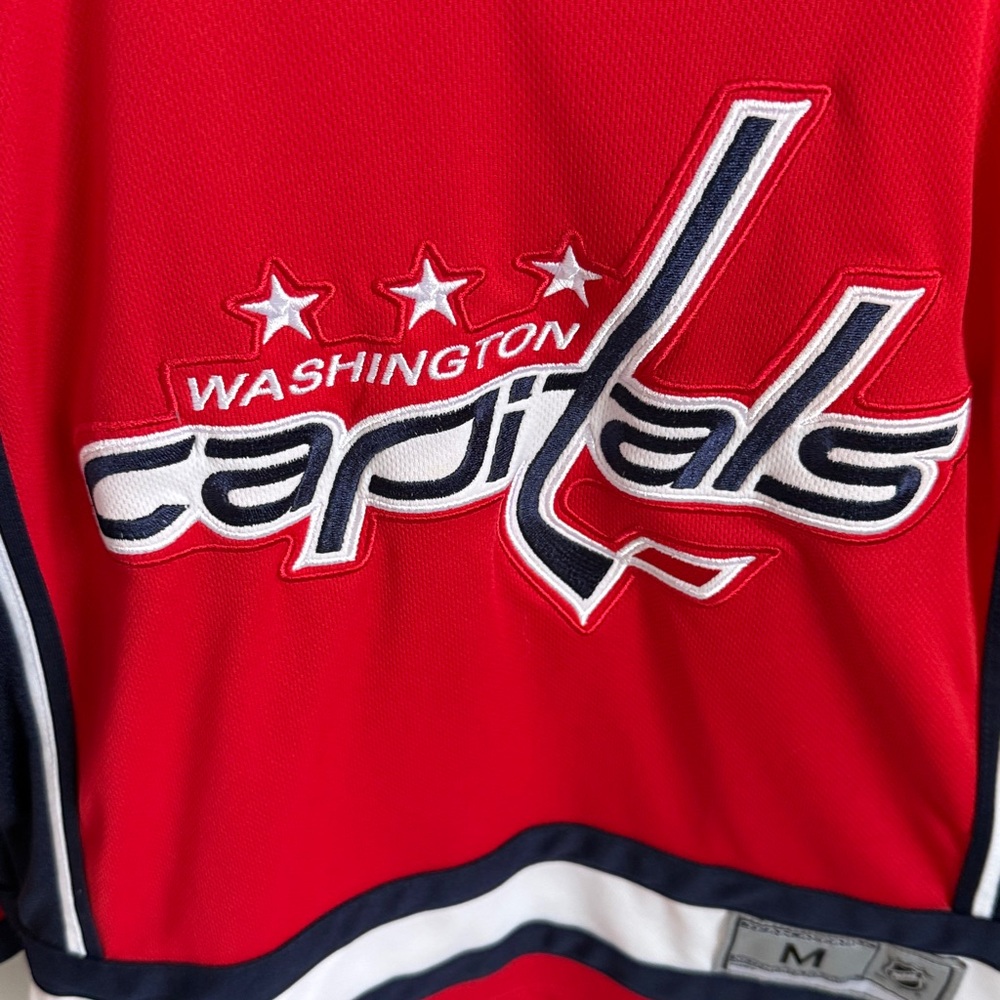 NHL WASHINGTON CAPITALS  Red and Navy Hockey Jersey TEAM APPAREL - Picture 4 of 5